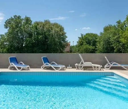 Paola Vinez Villa Labin