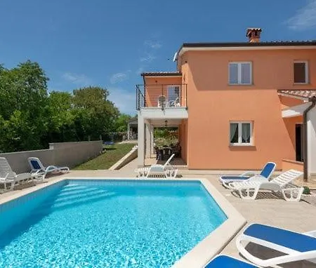 Paola Vinez Villa Labin