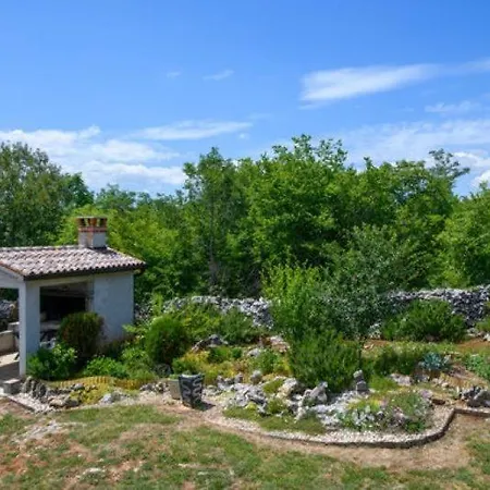 Paola Vinez Villa Labin