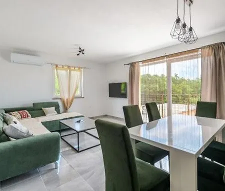 Paola Vinez Villa Labin